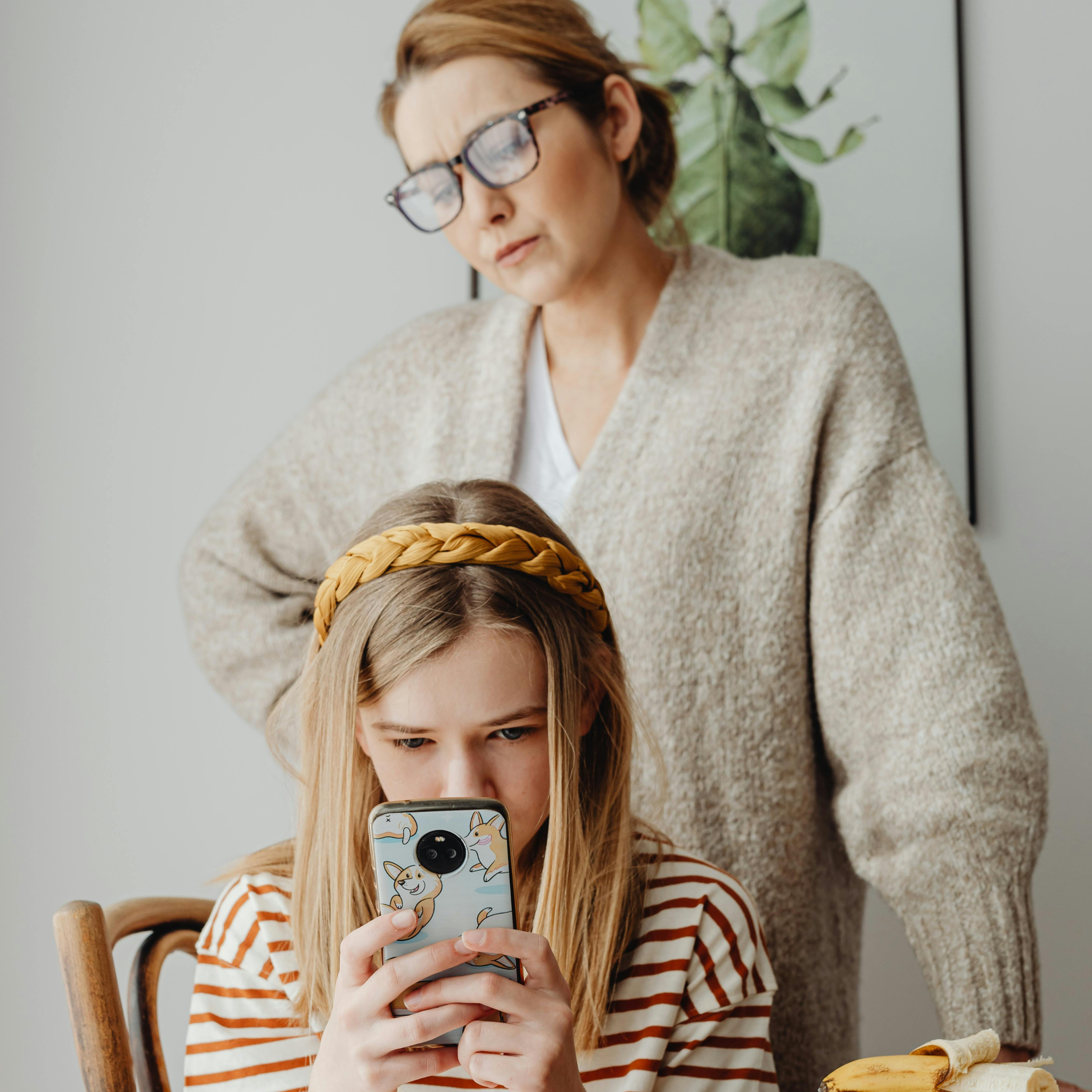 Kind mit Telefon